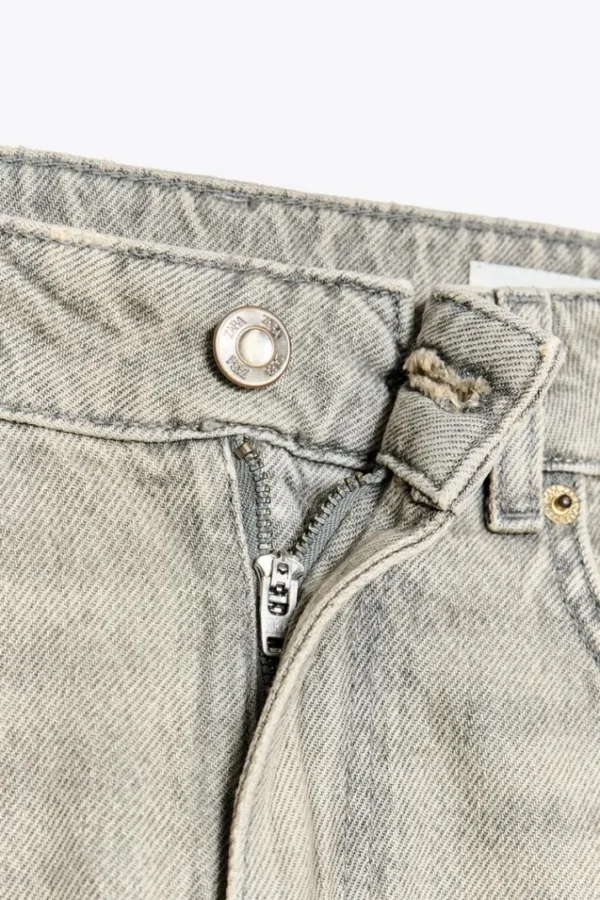 STRAIGHT LIGHT GREY JEANS