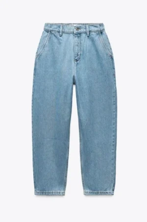 LIGHT BLUE MID-RISE TAPERED JEANS